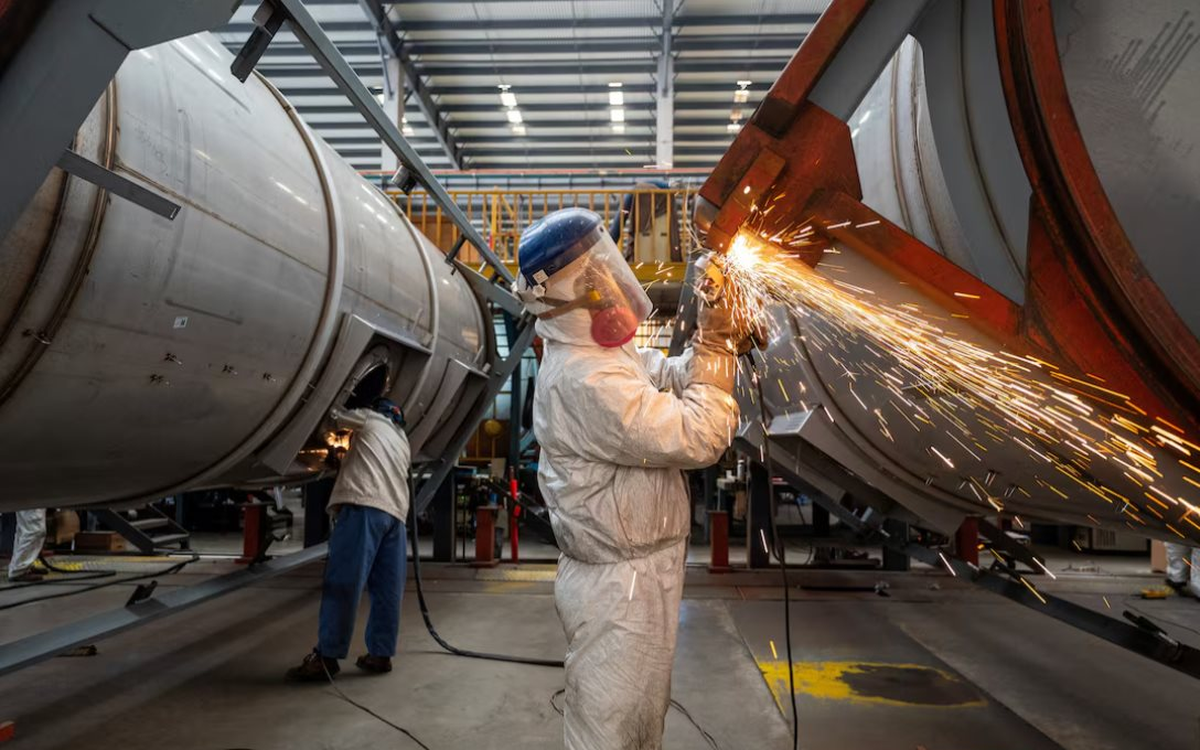 GDP nền kinh tế lớn thứ 2 thế giới tăng vượt dự báo, trên đà đạt mục tiêu năm giữa ‘bão’ năng lượng