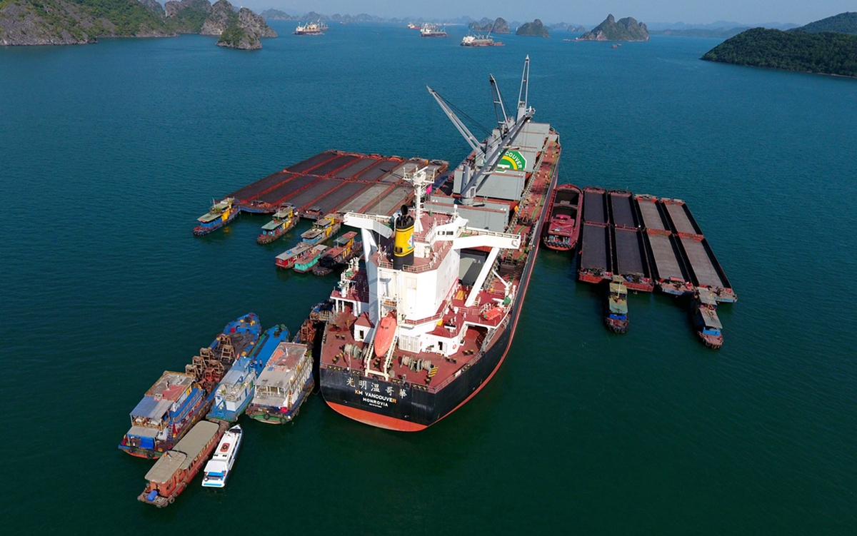 Tỉnh được ví như 'Việt Nam thu nhỏ' làm việc với đối tác Mỹ về 'siêu cảng' có thể đón tàu hơn 200.000 tấn