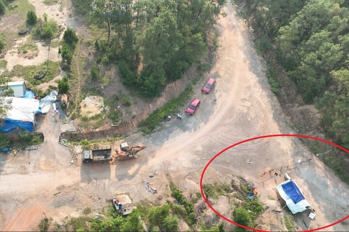 Công an Nghệ An kiên quyết xử lý rào chắn trái phép tại Tân Châu - Ảnh 1