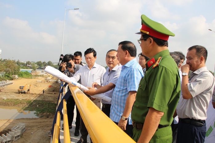 “Tối hậu thư” của Chủ tịch UBND tỉnh Đồng Nai khi kiểm tra tiến độ 2 dự án giao thông - Ảnh 1