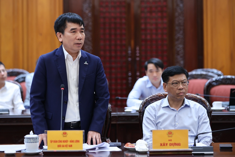 Thủ tướng: Xây dựng ngay kho dầu thô tại Nghi Sơn và tính toán các địa điểm khác - Ảnh 4