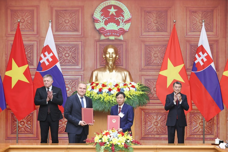 Việt Nam, Slovakia trao nhiều văn kiện hợp tác quan trọng - Ảnh 4
