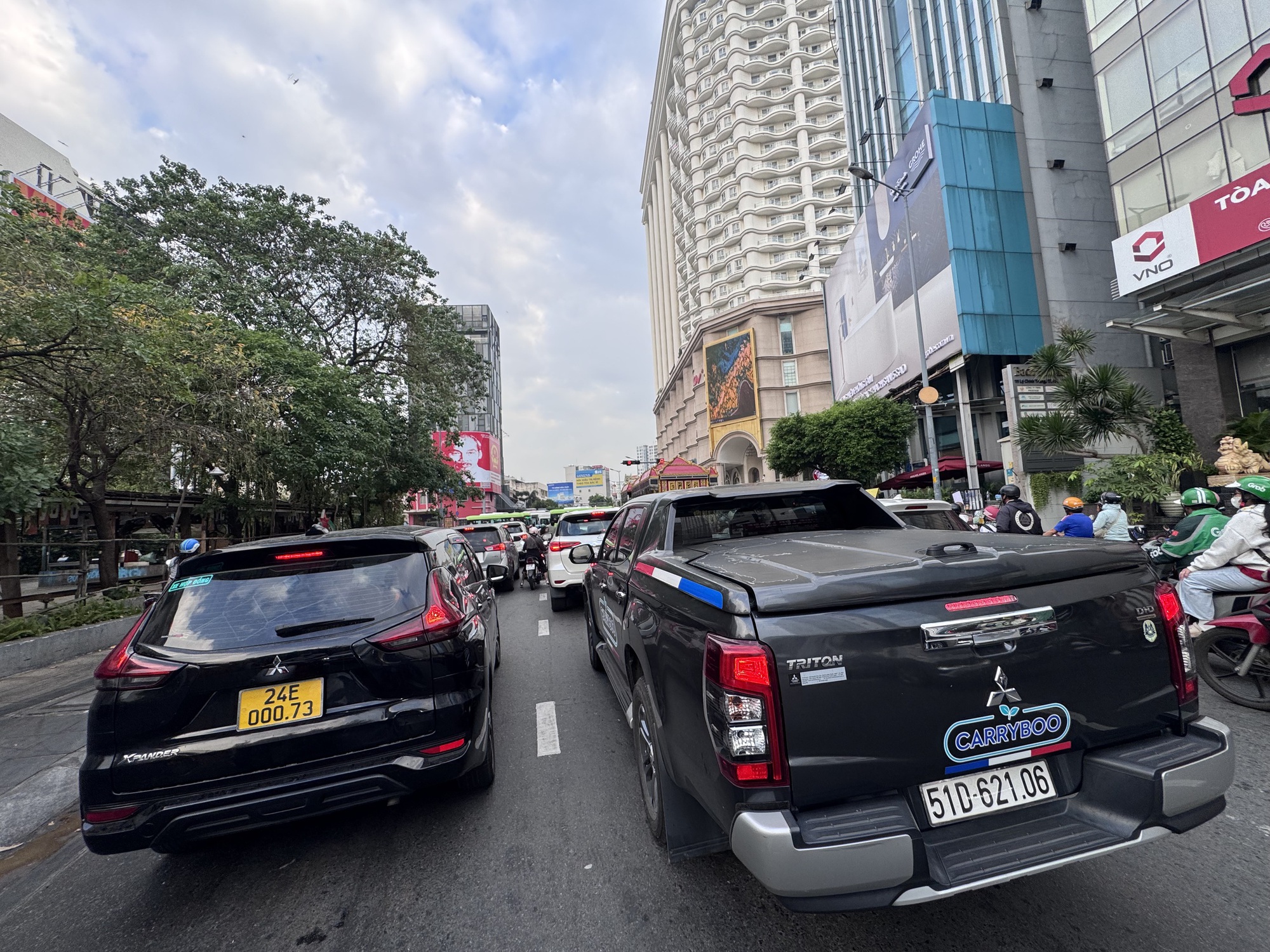 Mức tiêu thụ xe bán tải bất ngờ tăng - Ảnh 1