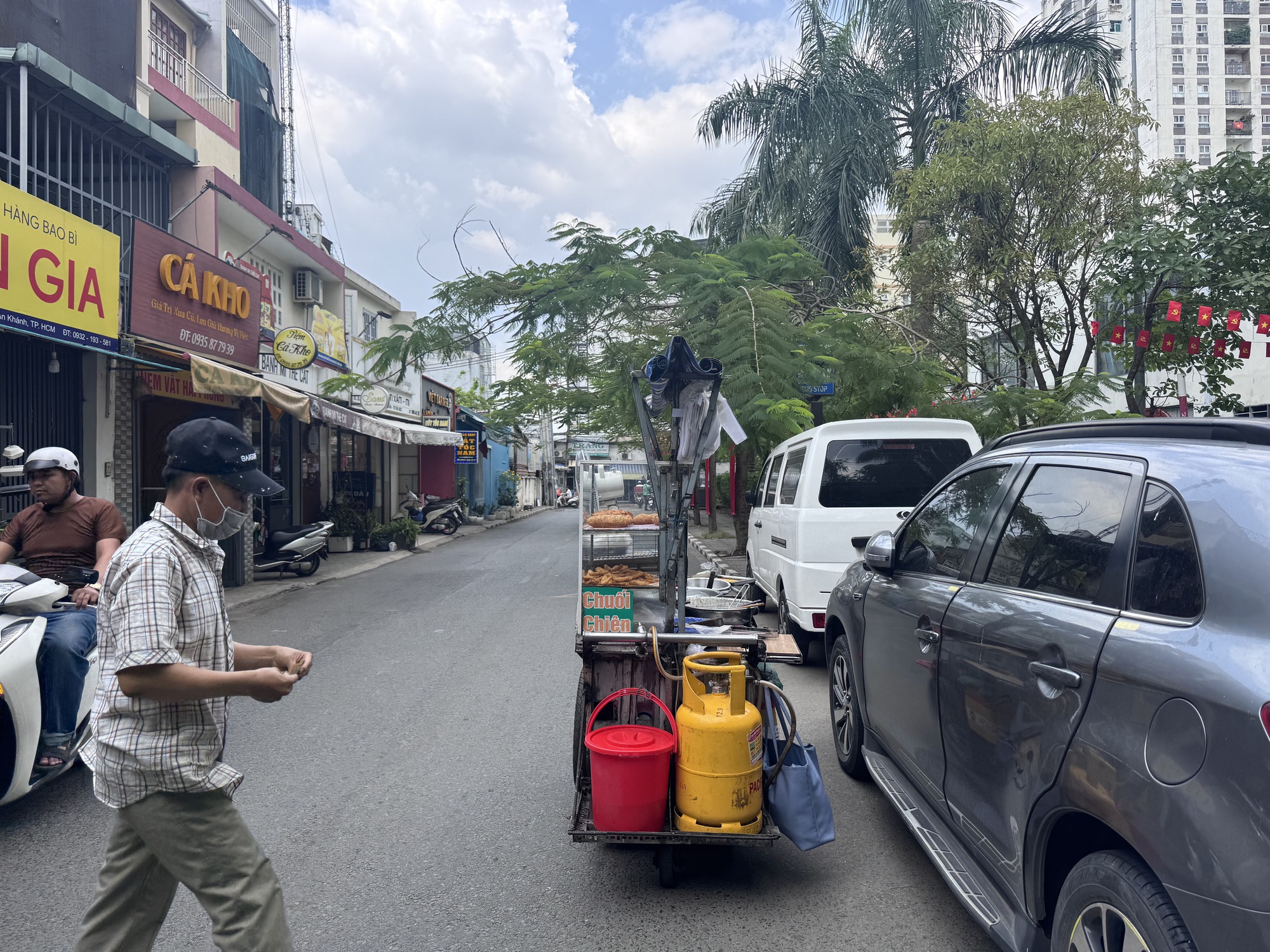 Giá gas điều chỉnh tăng, người tiêu dùng lo lắng - Ảnh 1