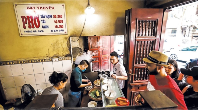 Phở Bát Đàn tăng giá chóng mặt sau 20 năm, chỉ có quả trứng là còn nương tay với ví tiền của thực khách - Ảnh 5