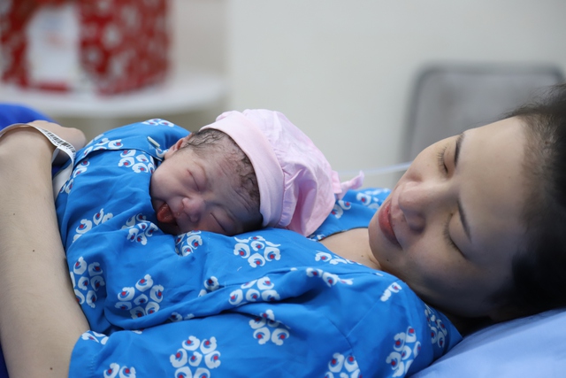 Ba nhóm phụ nữ sinh con được đề xuất nhận hỗ trợ từ 2 triệu đồng - Ảnh 2