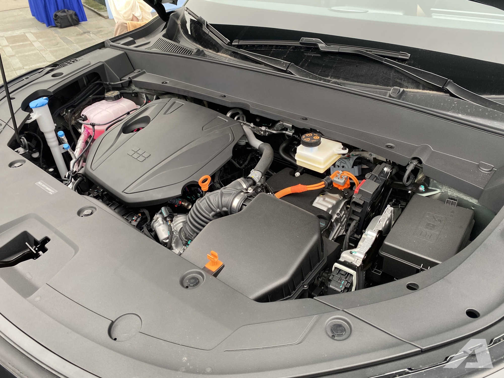 Chi Pu tặng bố chiếc Geely EX5 bản PHEV kèm lời nhắn xúc động - Ảnh 5