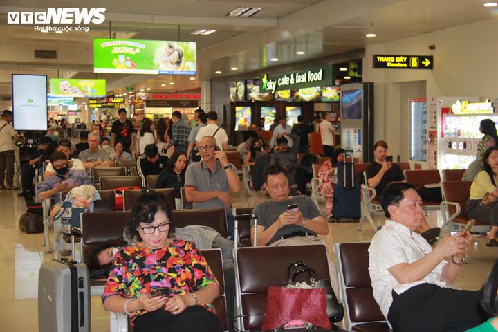 Giá vé máy bay kỳ nghỉ lễ 30/4-1/5 nhiều chặng quay đầu giảm - Ảnh 1