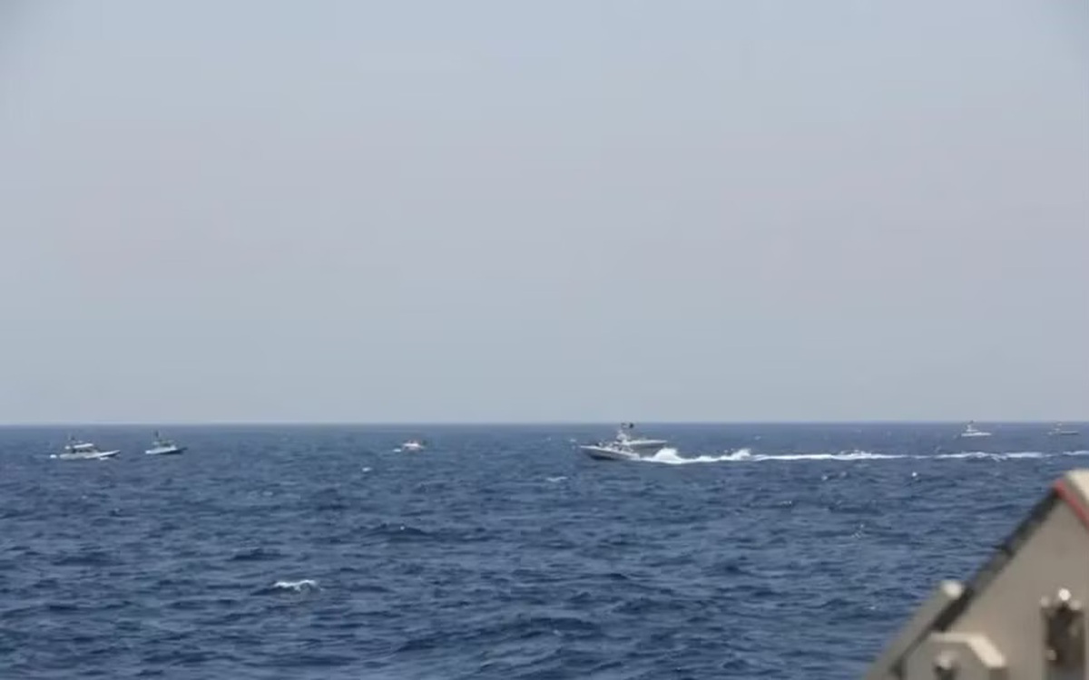 Mỹ bất lực trước ‘hạm đội muỗi’ của Iran