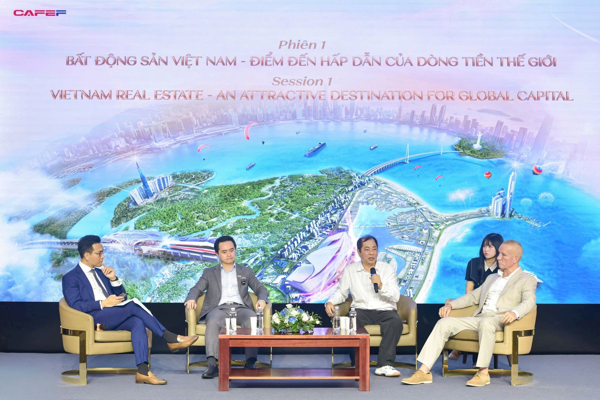 Việt Nam chuyển mình thành “điểm đến đầu tư toàn diện”, bất động sản hưởng lợi lớn - Ảnh 1