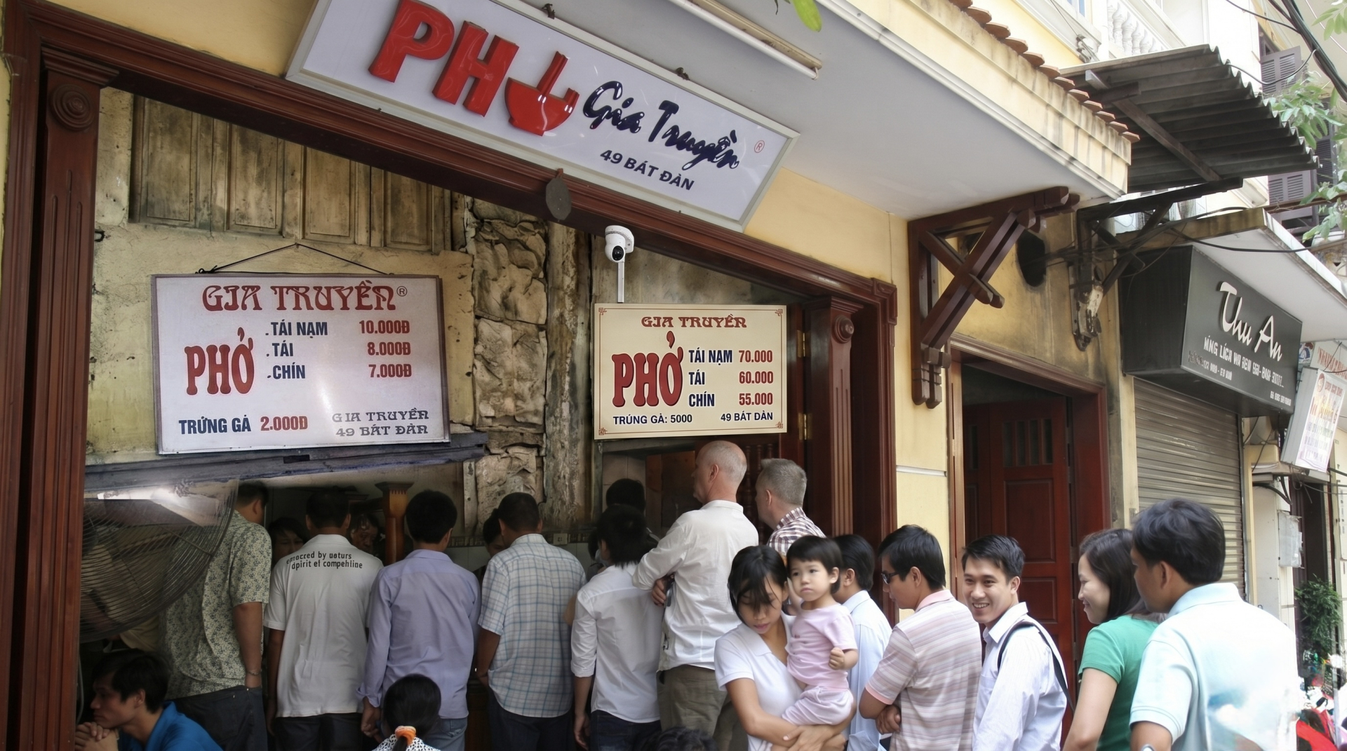 Phở Bát Đàn tăng giá chóng mặt sau 20 năm, chỉ có quả trứng là còn nương tay với ví tiền của thực khách - Ảnh 6