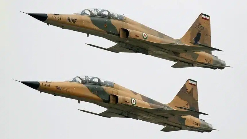 Iran đánh dồn dập 7 quốc gia, hơn 100 mục tiêu: Căn cứ Mỹ hứng đòn nặng, bí ẩn tiêm kích F-5 - Ảnh 1