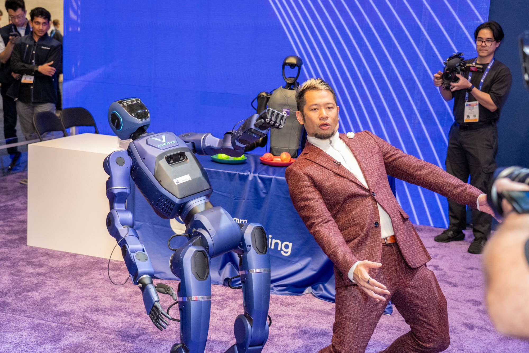 Vingroup bắt tay ông lớn nước Đức làm robot hình người "Made in Vietnam" - Ảnh 1