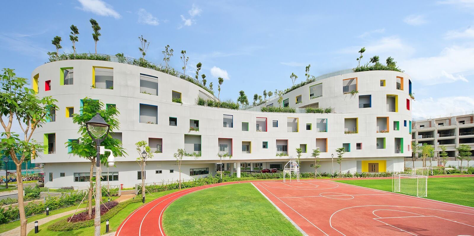 Nước cờ của quỹ đầu tư KKR tại Việt Nam nếu chi 1,3 tỷ USD mua đơn vị quản lý trường Quốc tế Việt Úc? - Ảnh 1