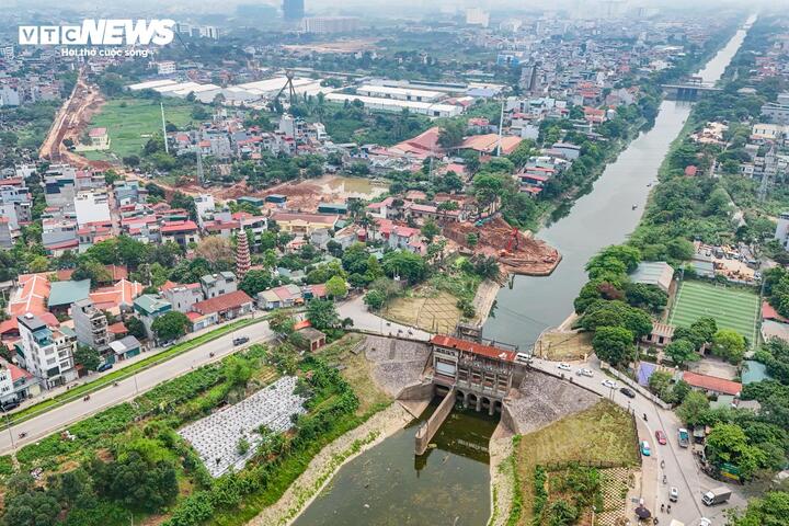 Hà Nội tăng tốc thi công kênh 920 tỷ đồng dẫn nước 'hồi sinh' sông Tô Lịch - Ảnh 1