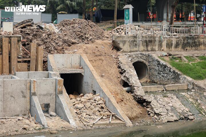 Hà Nội tăng tốc thi công kênh 920 tỷ đồng dẫn nước 'hồi sinh' sông Tô Lịch - Ảnh 13
