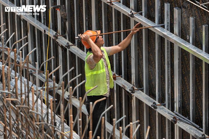 Hà Nội tăng tốc thi công kênh 920 tỷ đồng dẫn nước 'hồi sinh' sông Tô Lịch - Ảnh 6