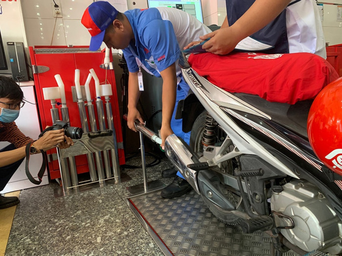 Đề xuất xe máy dưới 5 năm, chủ xe không phải mang xe đi kiểm định khí thải - Ảnh 1