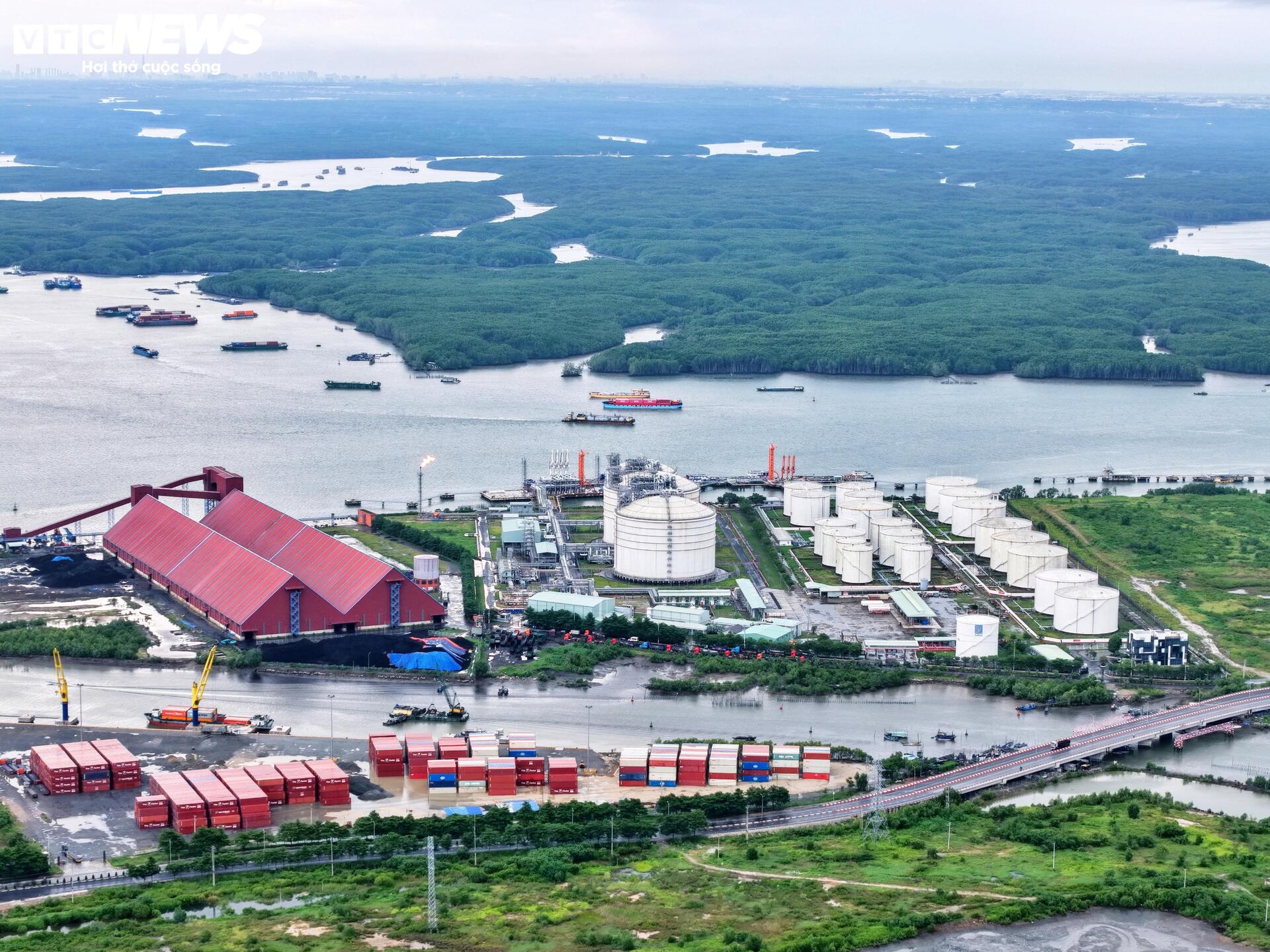 Cận cảnh kho cảng LNG được 'ông lớn' năng lượng Mỹ xúc tiến mua lại 100% cổ phần - Ảnh 3