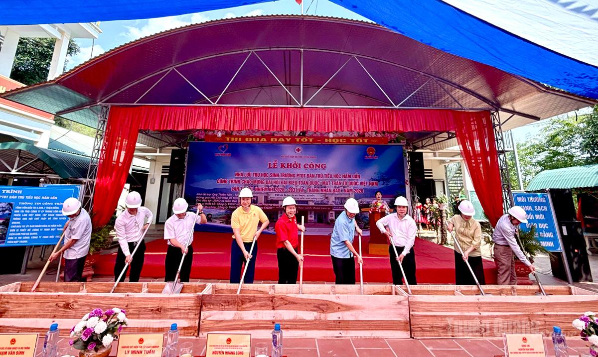 Vingroup của tỷ phú Phạm Nhật Vượng vừa chi gần 7 tỷ làm một điều đặc biệt cho hàng trăm học sinh - Ảnh 1