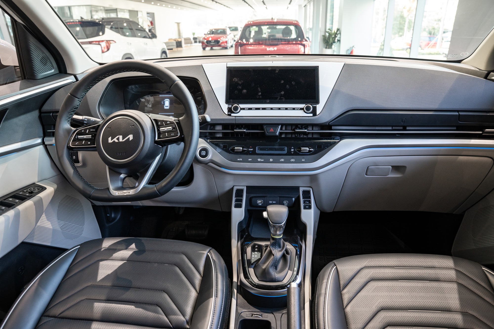 Hàng loạt MPV đua giảm giá, có mẫu ưu đãi tới cả trăm triệu, lăn bánh chỉ như giá niêm yết - Ảnh 17