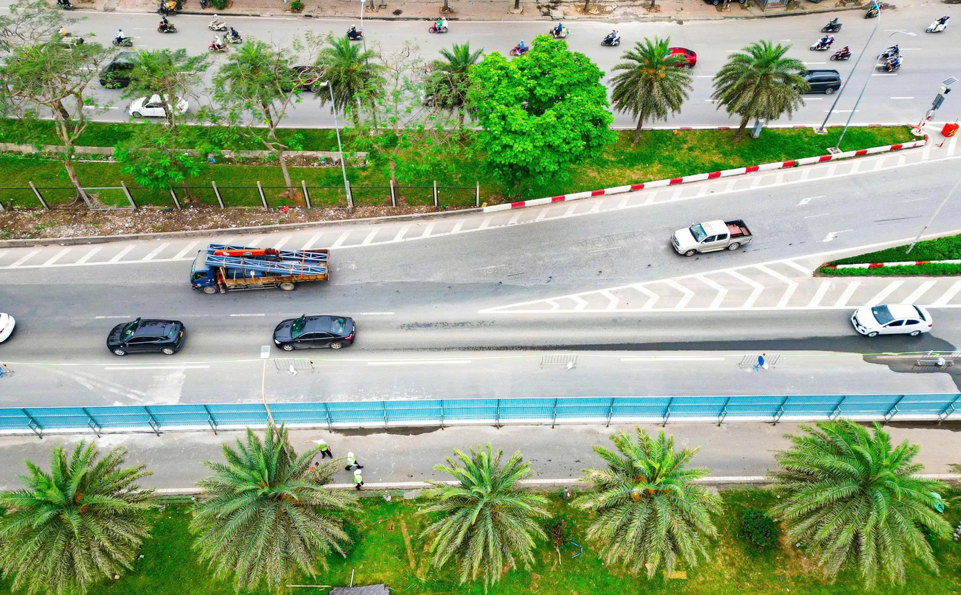 Rào chắn gần 700m Đại lộ Thăng Long để thi công Metro số 5 - Ảnh 3