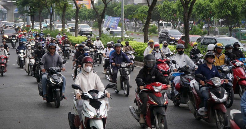 Hàng triệu xe máy tại Hà Nội, TPHCM phải kiểm định khí thải từ ngày 1/7/2027 - Ảnh 1