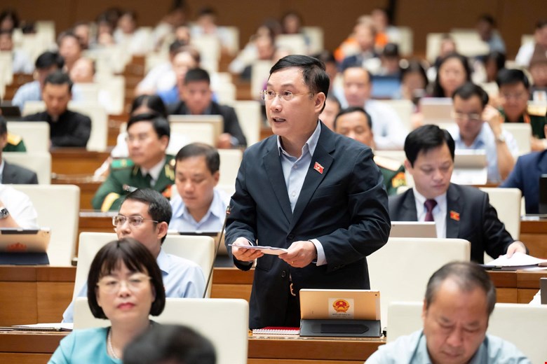 Tín dụng "chảy" vào bất động sản đầu cơ, làm việc cật lực 30 năm không mua được nhà - Ảnh 1