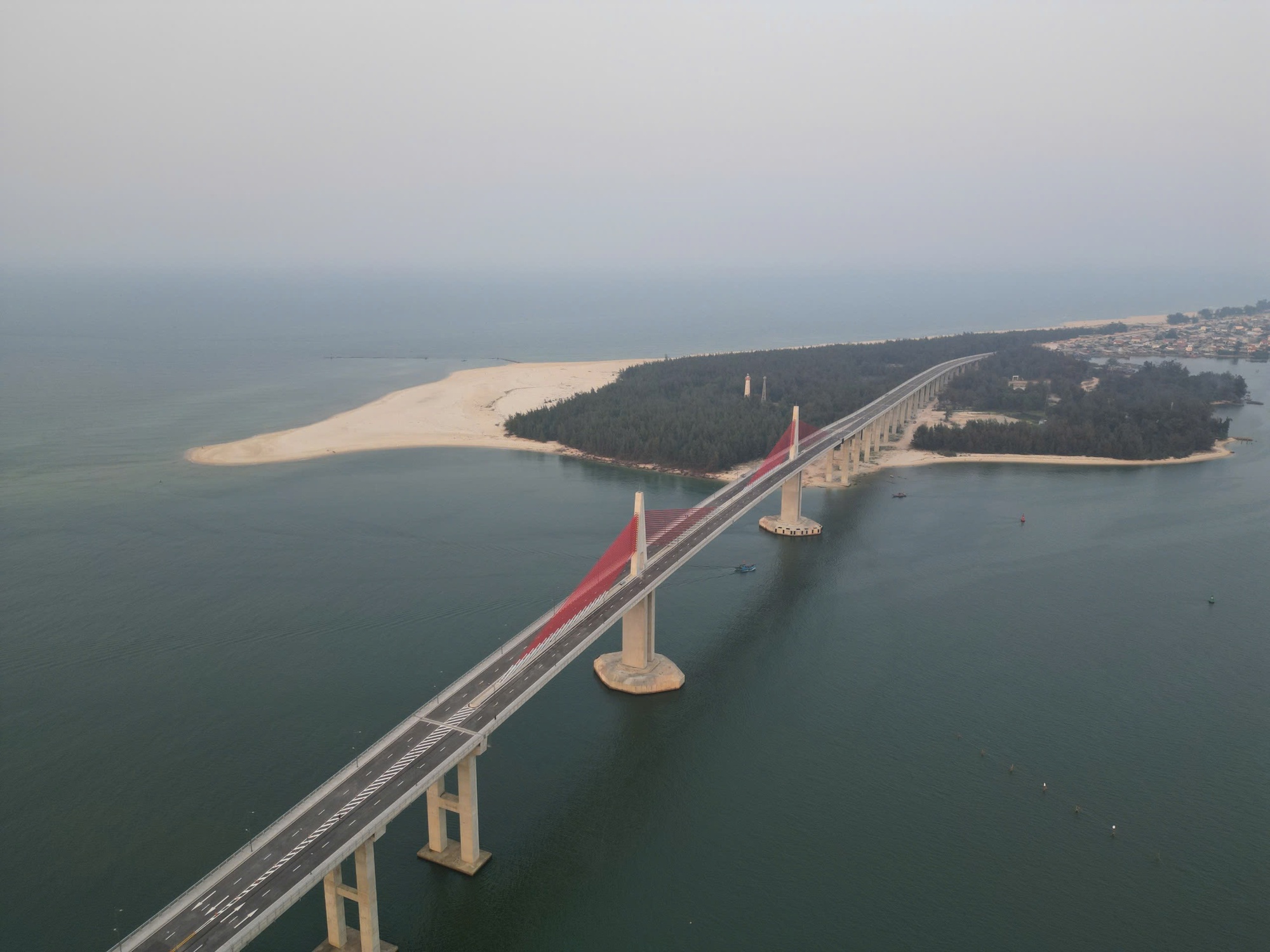 Tiết lộ kế hoạch thông xe cầu vượt cửa biển lớn nhất miền Trung - Ảnh 1