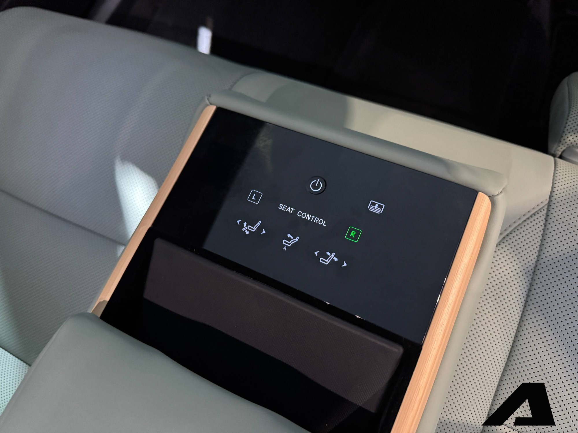 Xem trước Lexus ES 500e sắp ra mắt Việt Nam: Sedan thuần điện đi hơn 600 km/sạc, trang bị hàng ghế sau dễ ghi điểm đại gia Việt - Ảnh 5