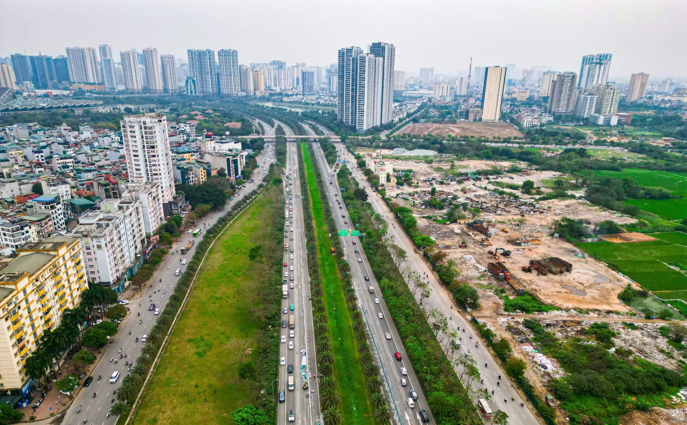 Rào chắn gần 700m Đại lộ Thăng Long để thi công Metro số 5 - Ảnh 1