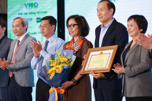 Vị Chủ tịch ngân hàng "không vui" với cổ đông nhỏ: Madam Hà Thu Thanh chỉ ra sai lầm khiến doanh nghiệp mất điểm trước quỹ ngoại - Ảnh 6