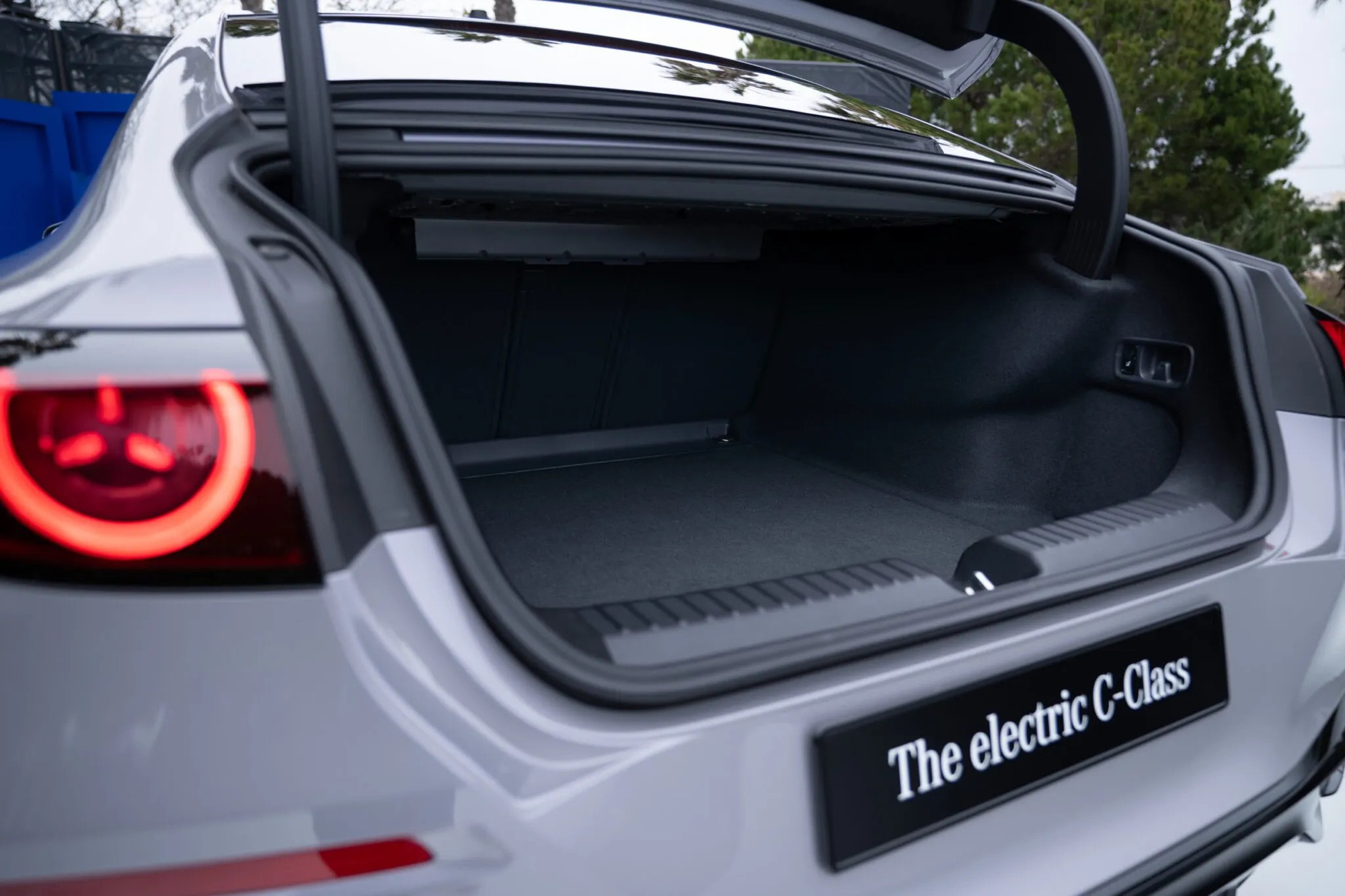 Mercedes-Benz chính thức trình làng C-Class bản EV, 1 lần sạc đi được từ Hà Nội đến Đà Nẵng - Ảnh 9