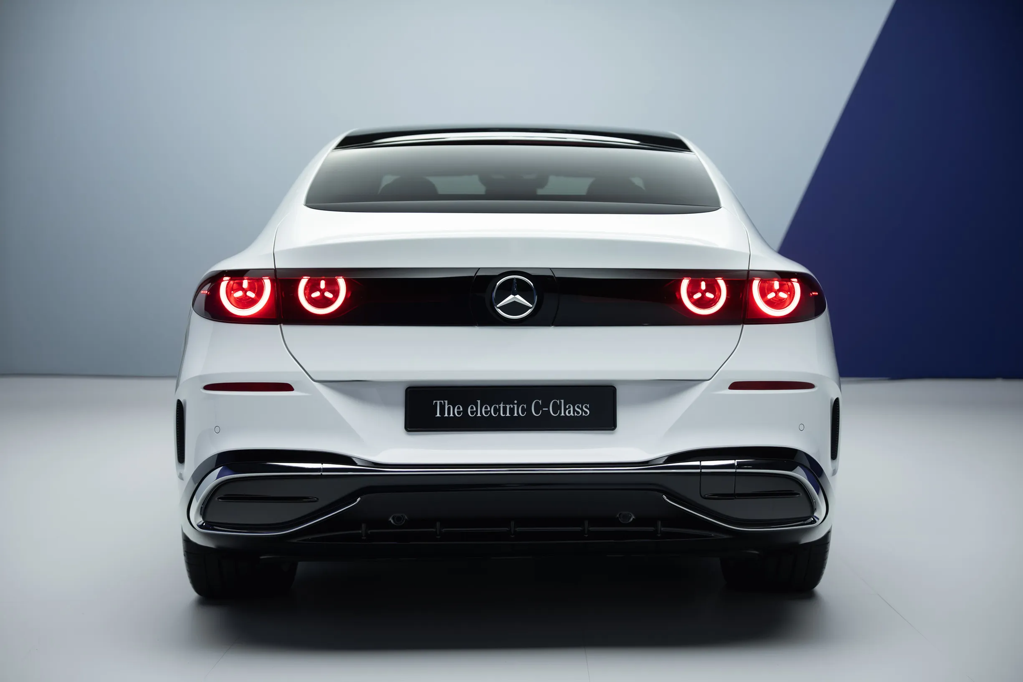 Mercedes-Benz chính thức trình làng C-Class bản EV, 1 lần sạc đi được từ Hà Nội đến Đà Nẵng - Ảnh 4