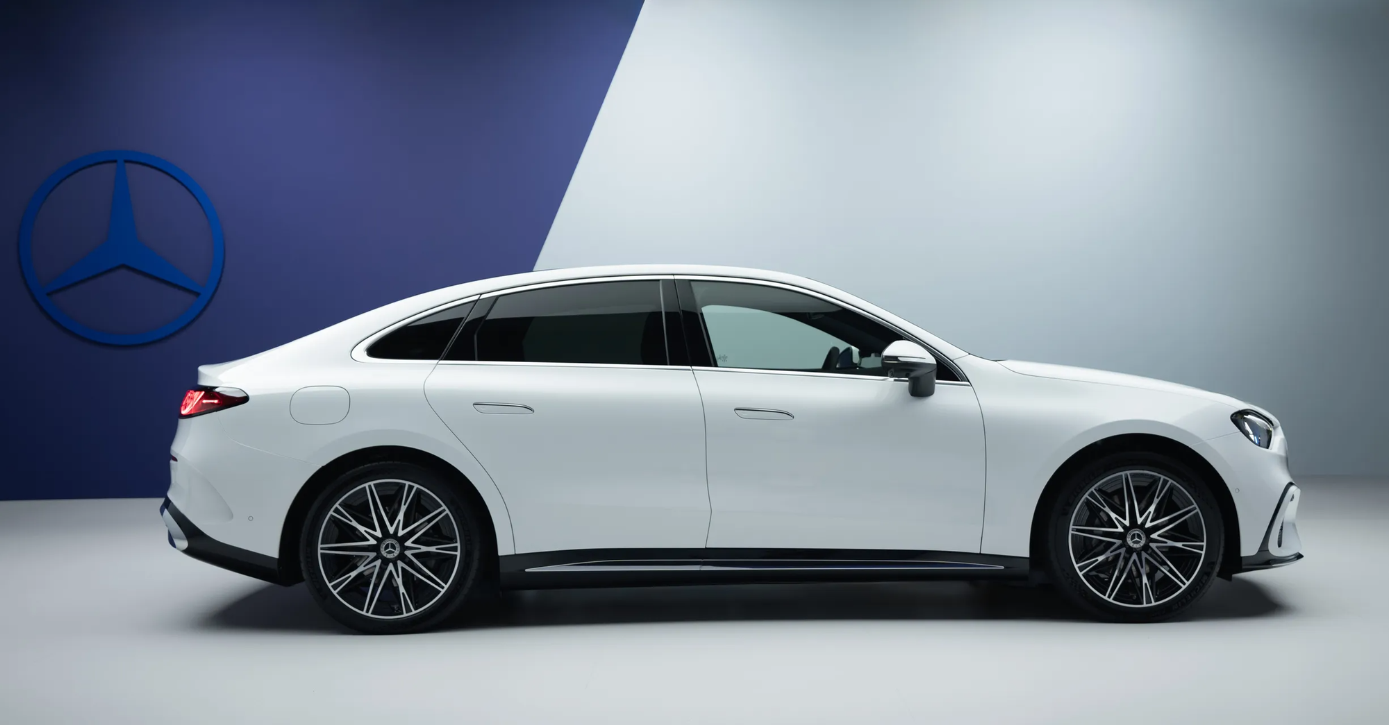 Mercedes-Benz chính thức trình làng C-Class bản EV, 1 lần sạc đi được từ Hà Nội đến Đà Nẵng - Ảnh 5