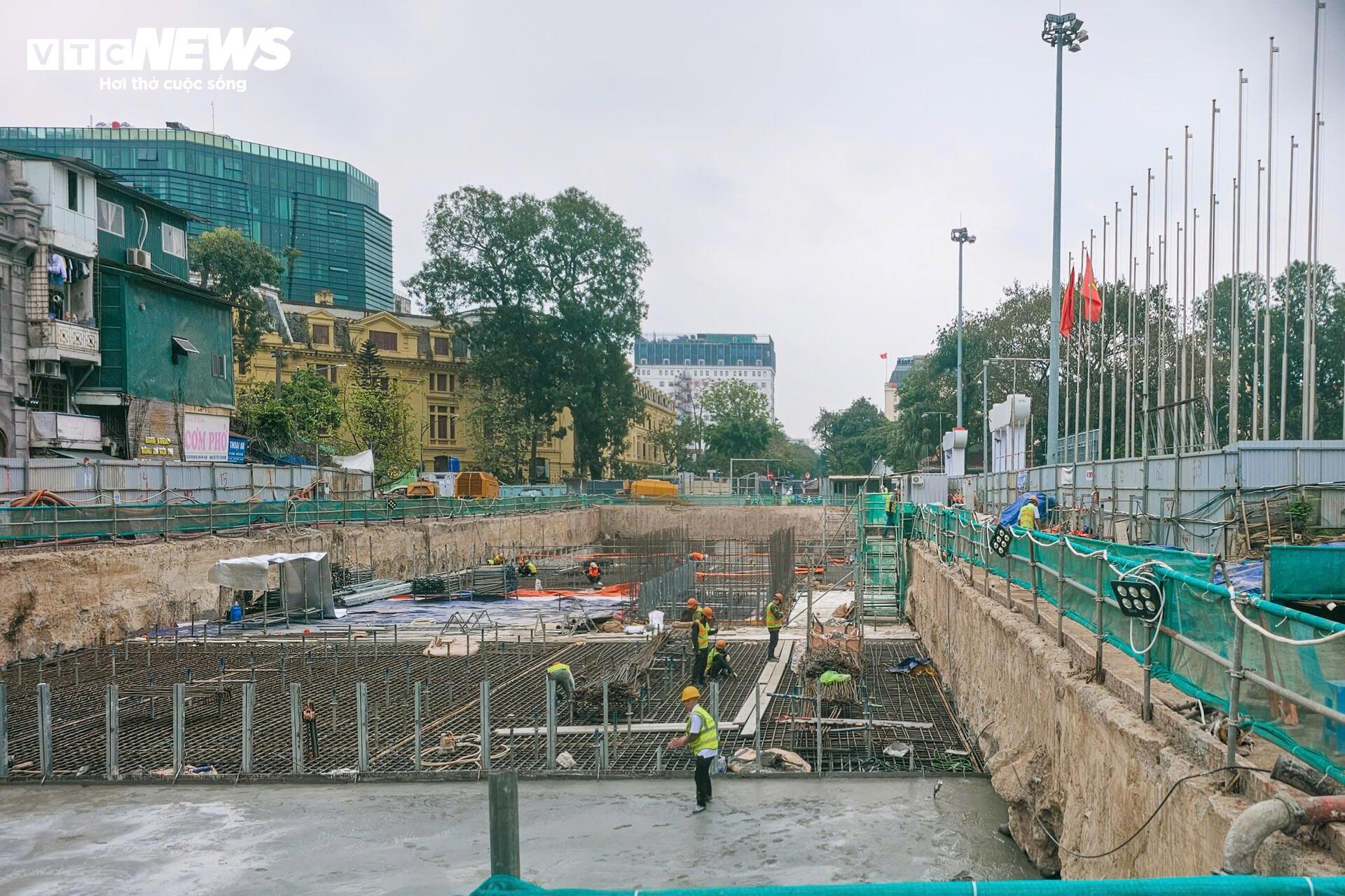 Gần một thập kỷ ‘bị giam’ bên lô cốt metro Nhổn - ga Hà Nội - Ảnh 2