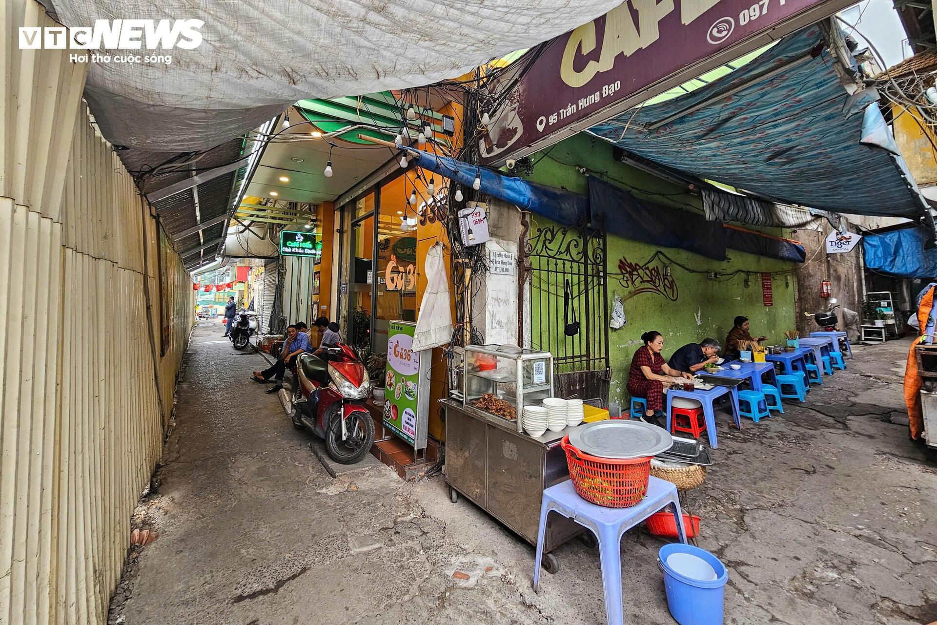 Gần một thập kỷ ‘bị giam’ bên lô cốt metro Nhổn - ga Hà Nội - Ảnh 5