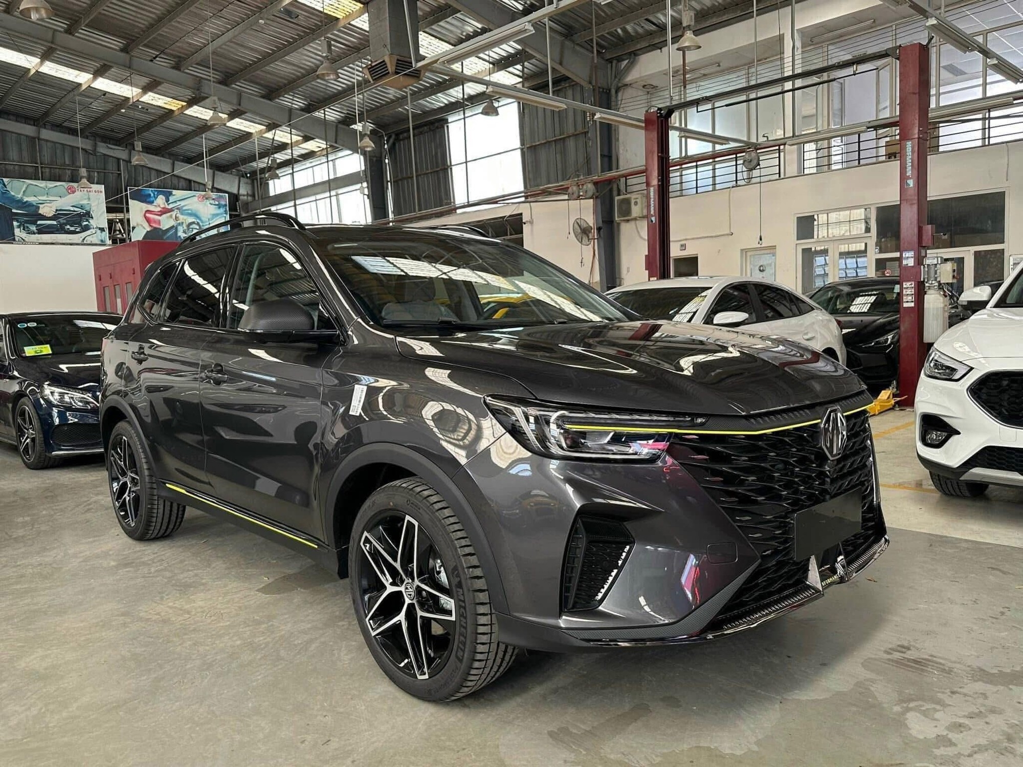 Hàng loạt xe giảm giá kỷ lục, có mẫu giảm gần tỷ đồng, nhảy xuống đấu với cả 'đàn em' - Ảnh 4