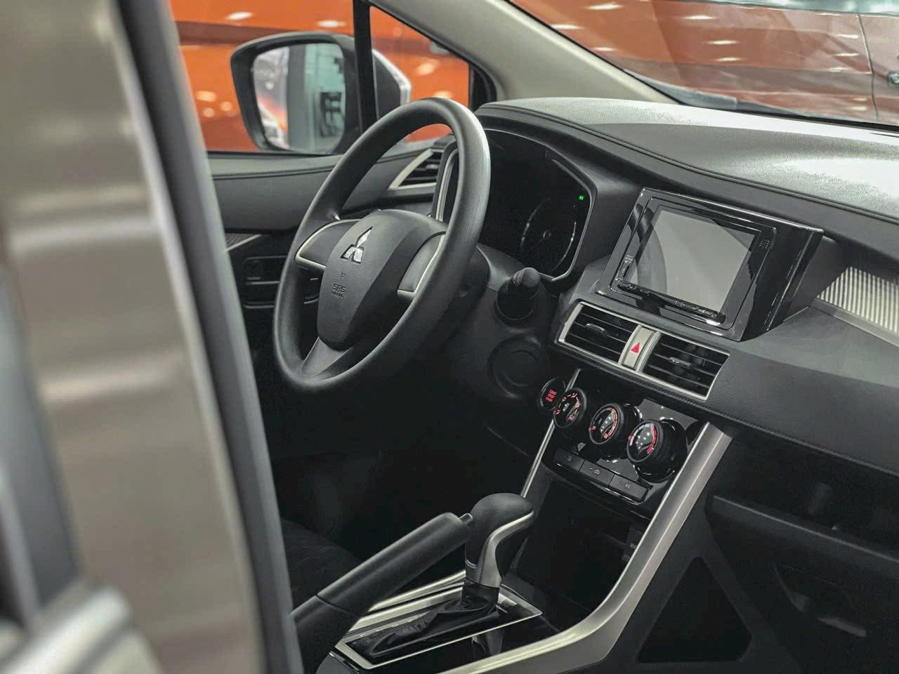 Hàng loạt MPV đua giảm giá, có mẫu ưu đãi tới cả trăm triệu, lăn bánh chỉ như giá niêm yết - Ảnh 8