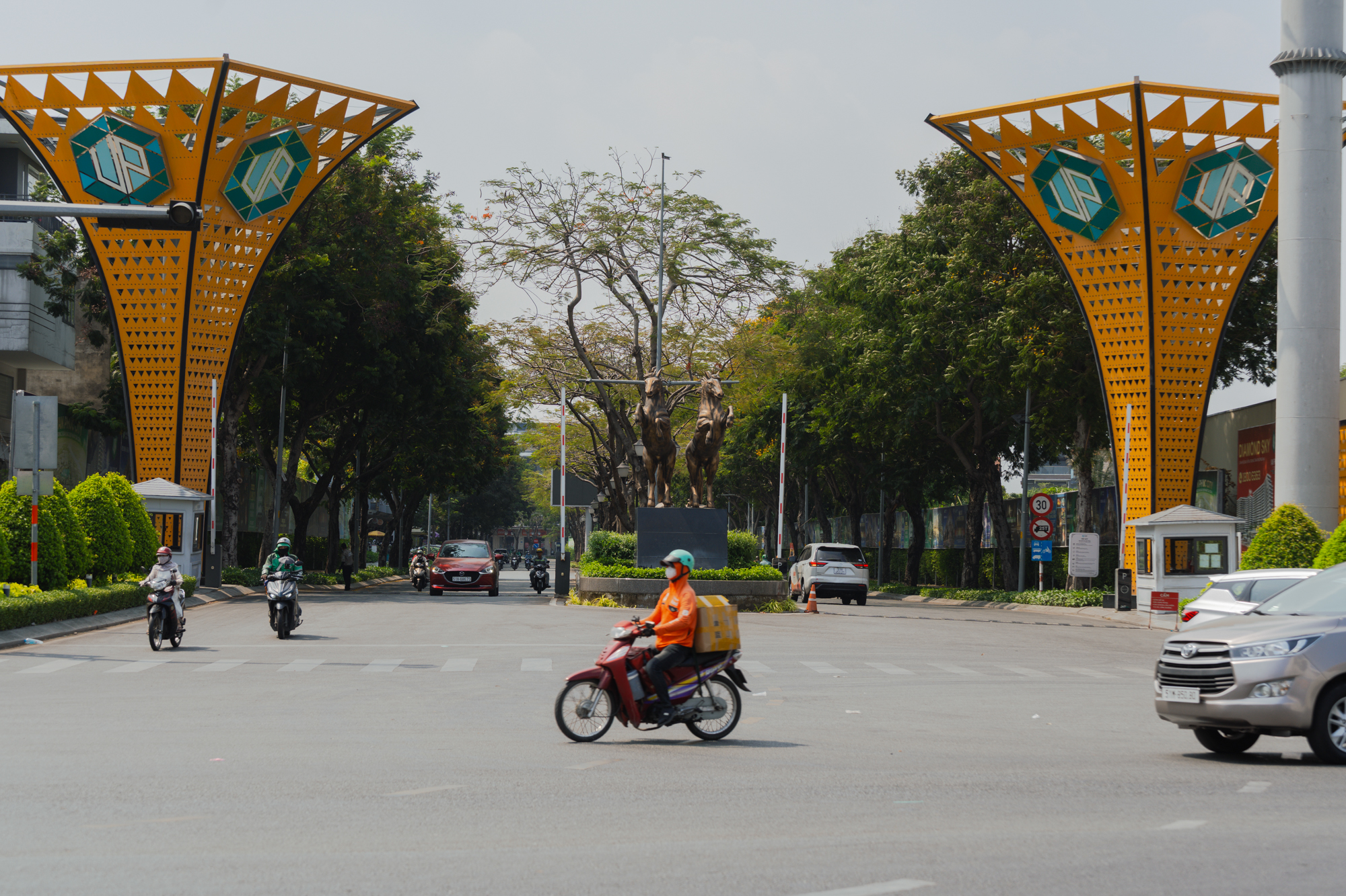 Toàn cảnh cửa ngõ sắp được đầu tư 6.300 tỷ để “đại phẫu”, mở rộng lên 14 làn xe ở TP.HCM - Ảnh 8