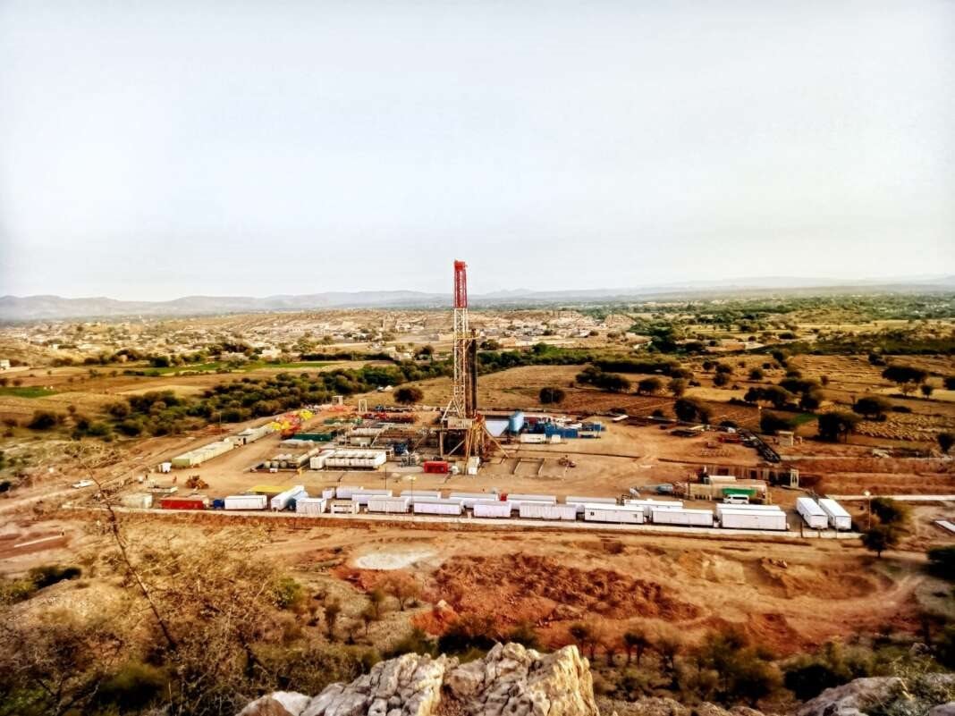 Khoan sâu 4.000m xuống lòng đất, phát hiện mỏ khí đốt sản lượng hơn 5.000 thùng mỗi ngày - Ảnh 1