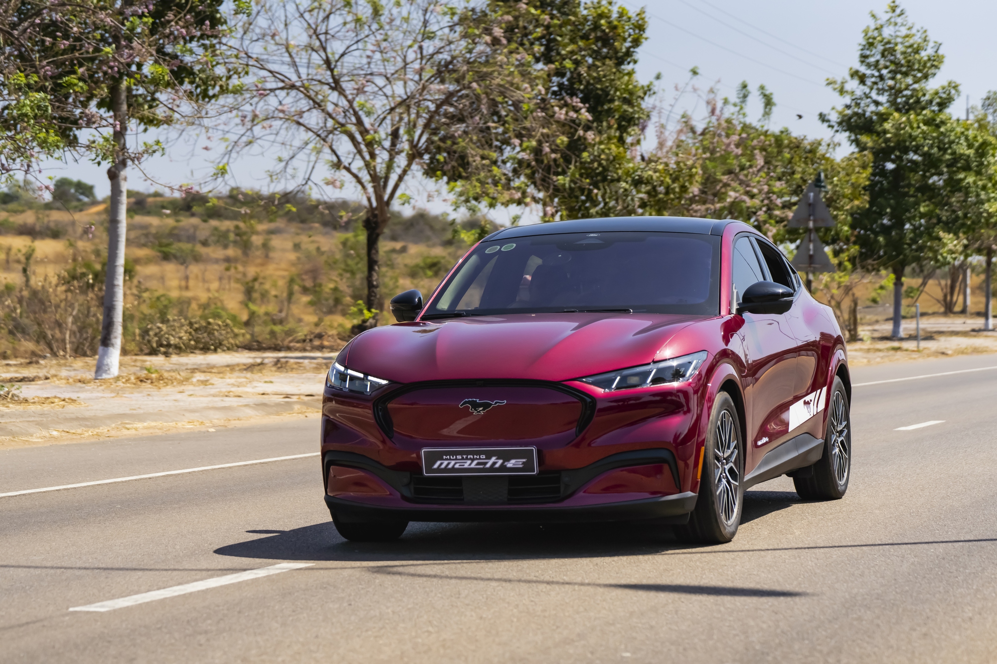 Mẫu xe điện đầu tiên của Ford tại Việt Nam bất ngờ giảm giá gần 1 tỷ đồng - Ảnh 1