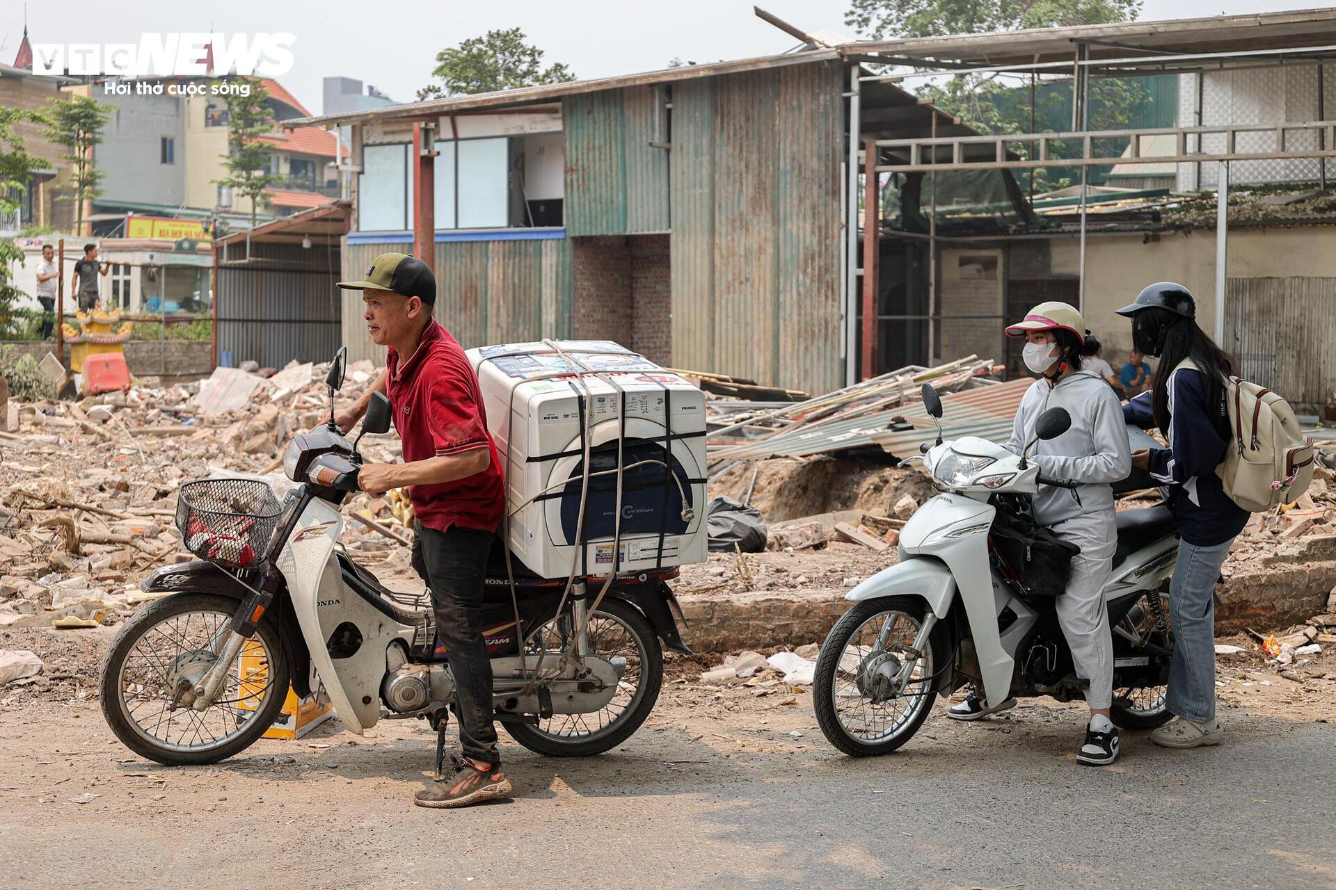 Đại công trường cầu Tứ Liên bắc qua sông Hồng sau gần 1 năm thi công - Ảnh 12