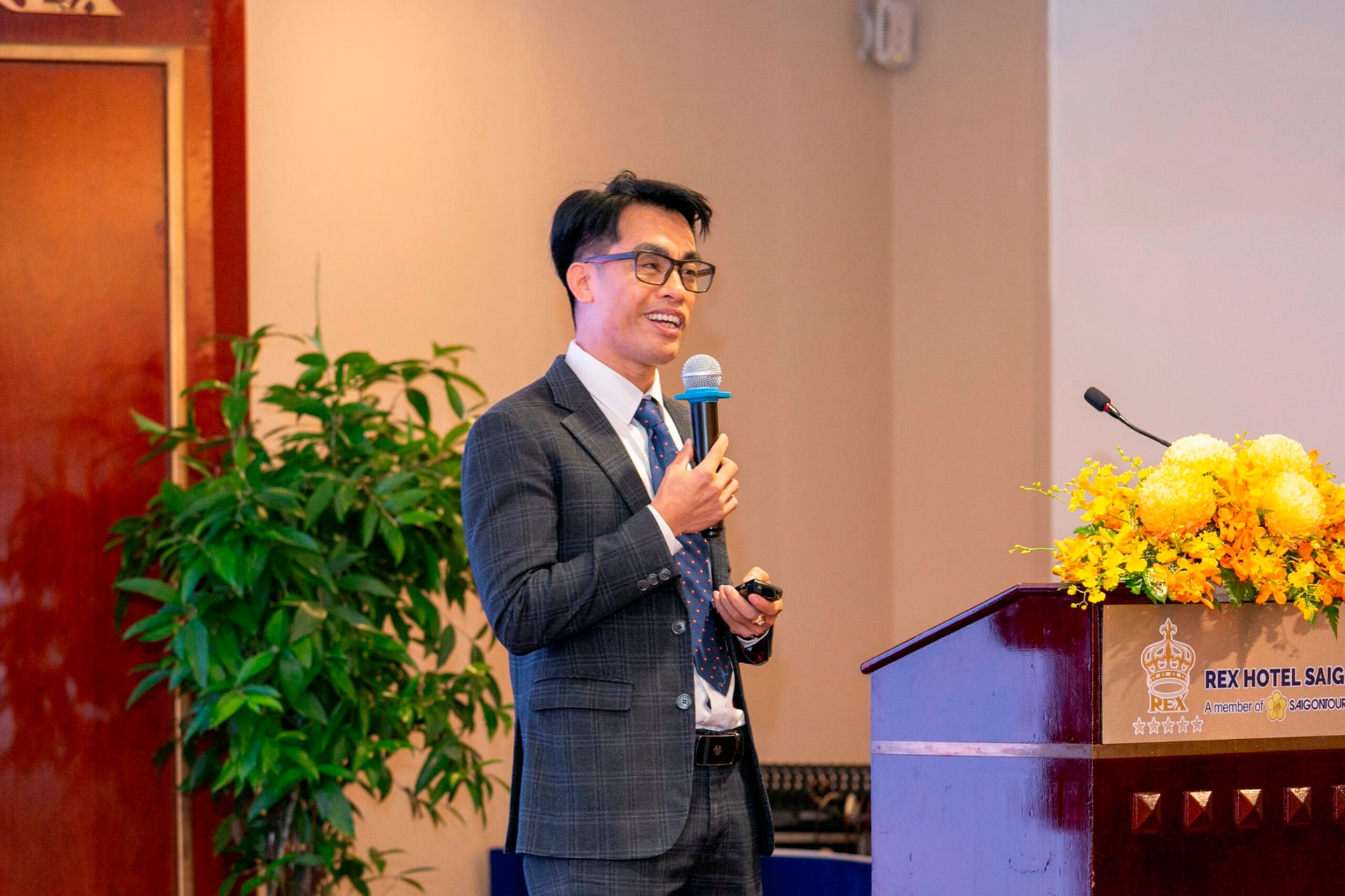 Chuyên gia: Cơ quan thuế không bắt mở tài khoản hộ kinh doanh nhưng thông tư của ngân hàng nhà nước vẫn yêu cầu - Ảnh 2