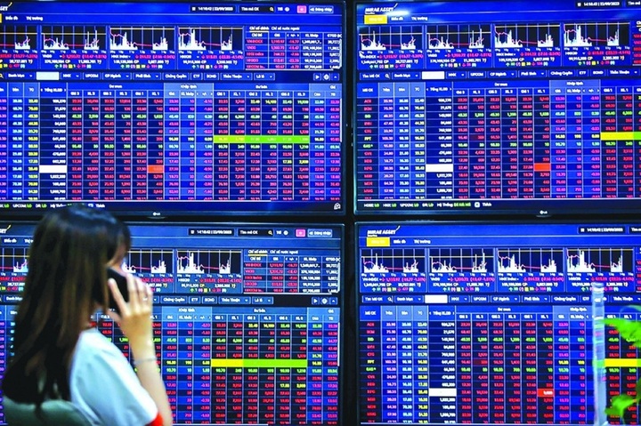 Chứng khoán chỉ giao dịch 2 phiên trong tuần này, nhà đầu tư nên làm gì? - Ảnh 1