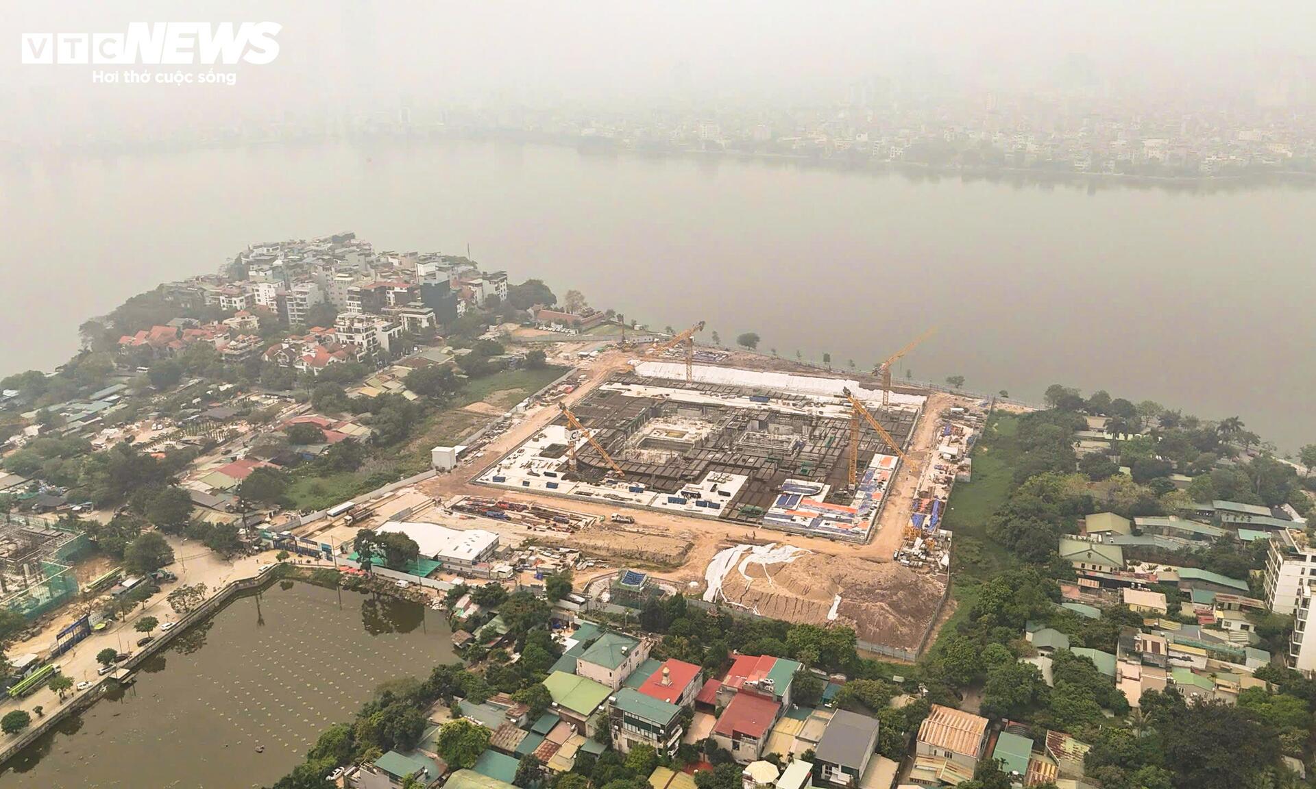 Cận cảnh nhà hát Opera Hà Nội dần lộ diện ở bán đảo Quảng An - Ảnh 1