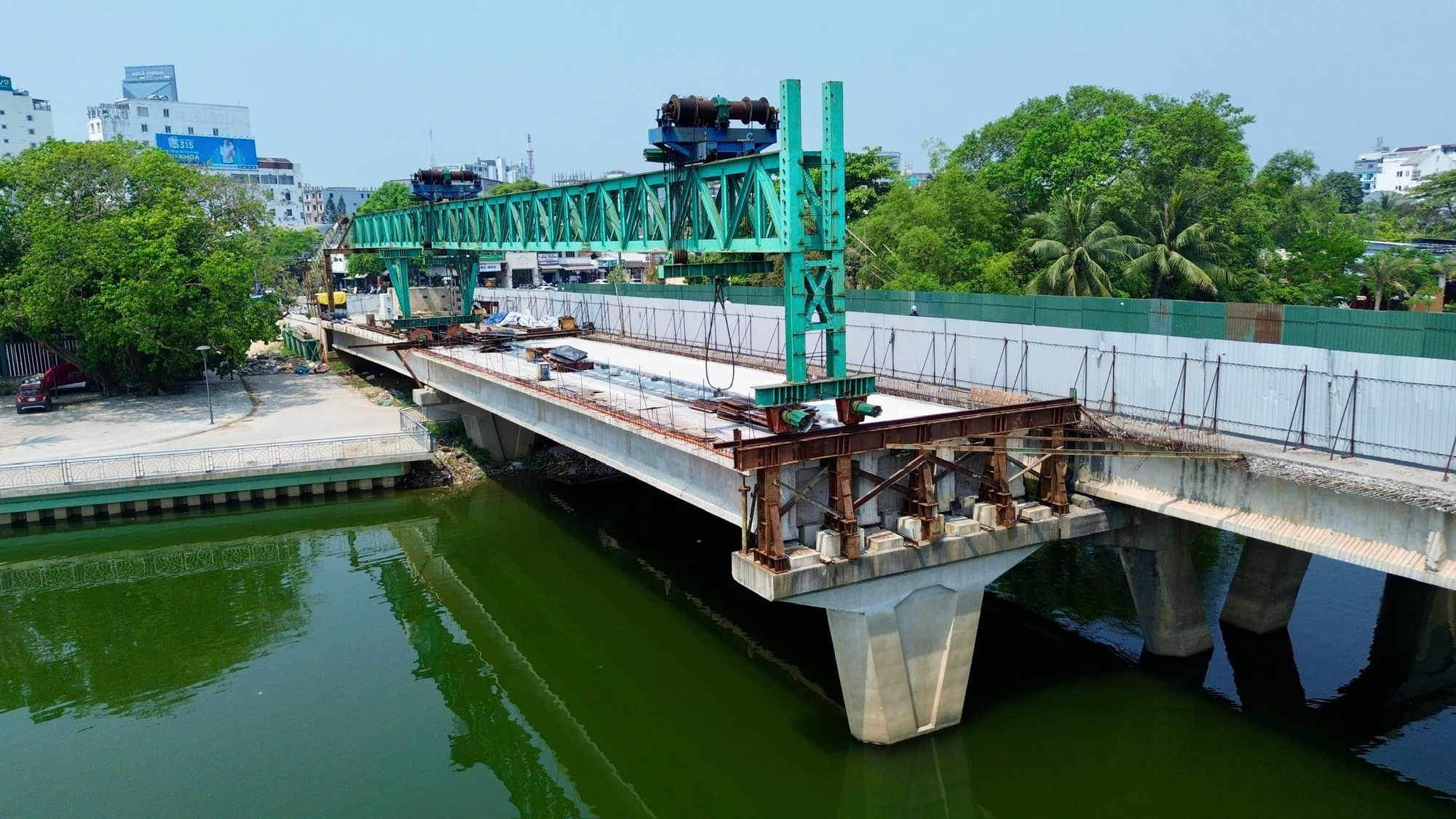 Thi công trở lại, vì sao nhà thầu cầu Vỹ Dạ vẫn bị chấm dứt hợp đồng? - Ảnh 3