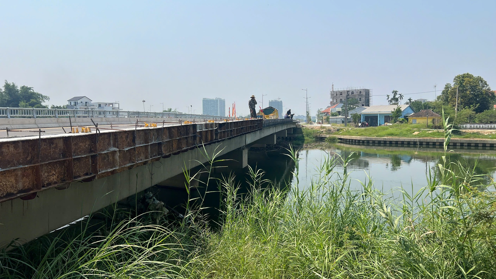 Thi công trở lại, vì sao nhà thầu cầu Vỹ Dạ vẫn bị chấm dứt hợp đồng? - Ảnh 4