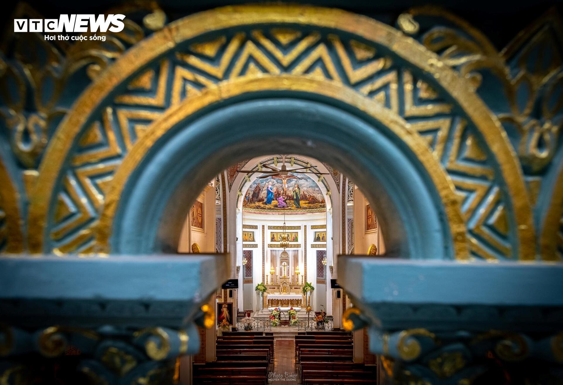 Chiêm ngưỡng thánh đường hơn 100 năm tuổi với kiến trúc độc đáo ở TP.HCM - Ảnh 2