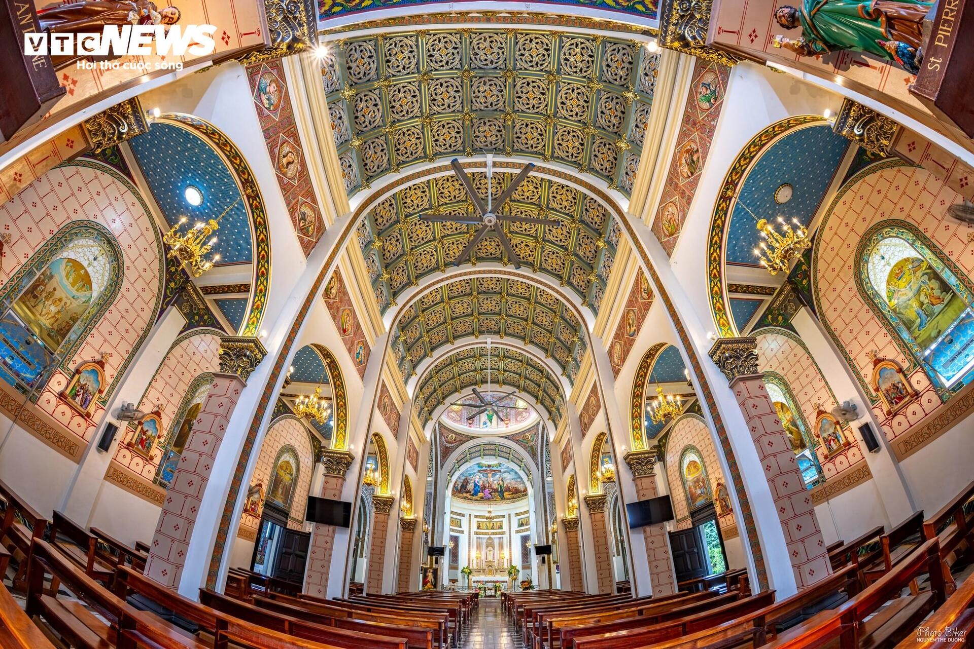 Chiêm ngưỡng thánh đường hơn 100 năm tuổi với kiến trúc độc đáo ở TP.HCM - Ảnh 4